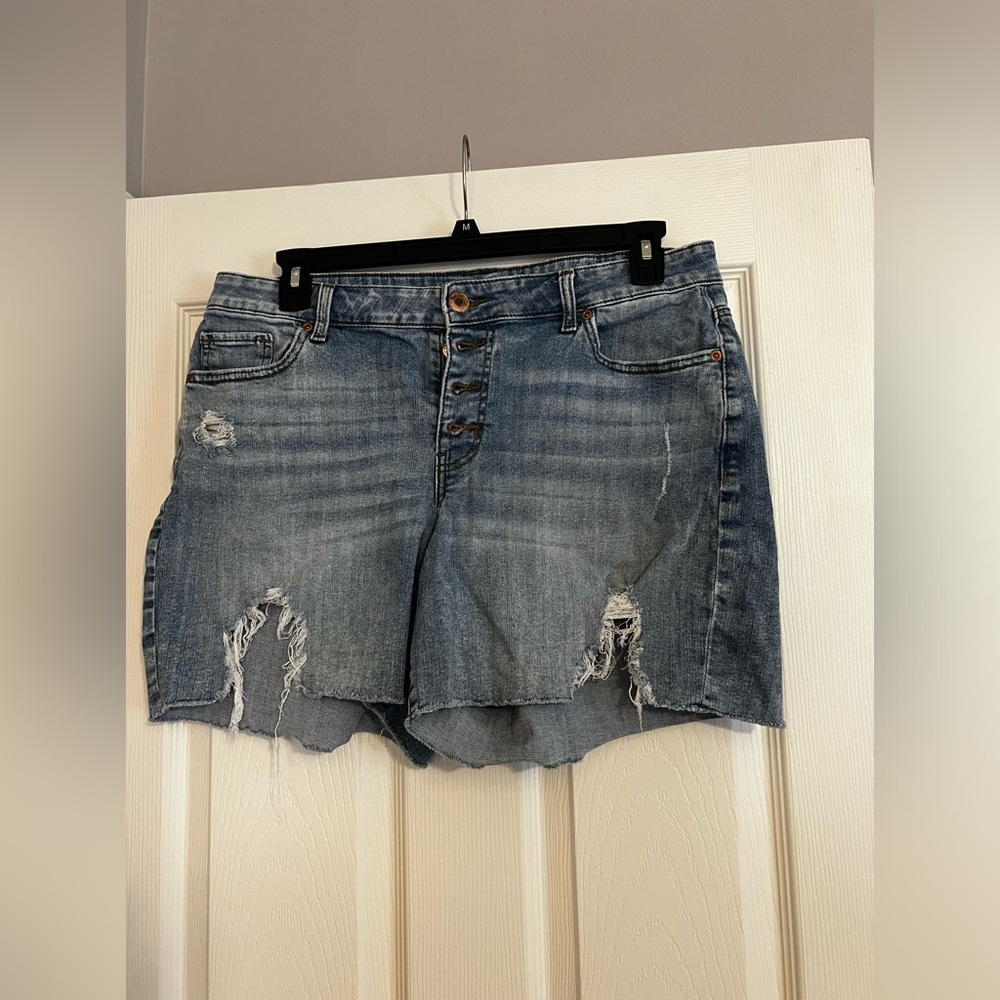 Maurice’s denim button fly shorts—Size 14W